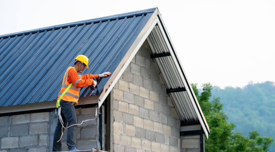 Professional gutter cleaning in Vancouver, WA